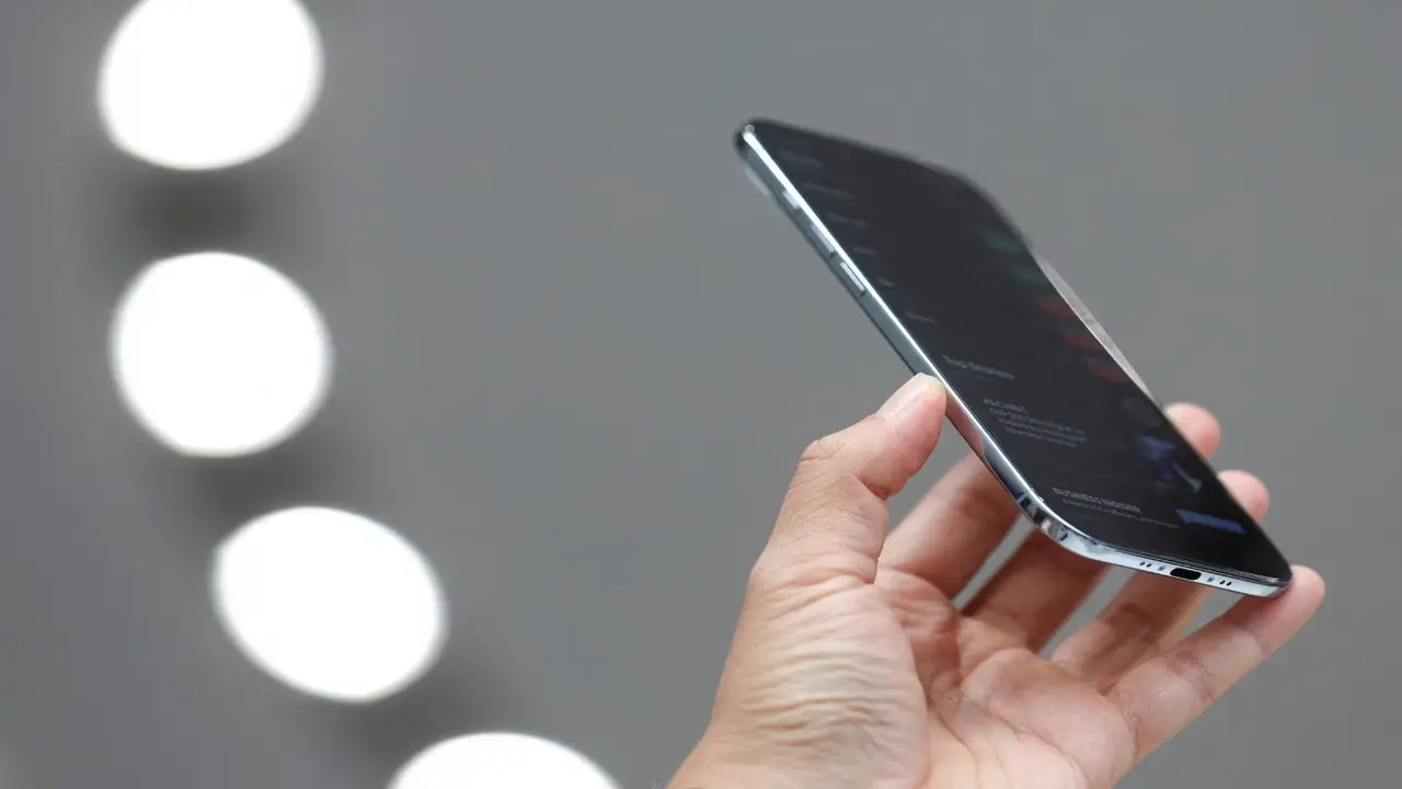 تصاعد نمو هاتف iPhone Air يضع شركة سامسونج تحت ضغط منافسة جديد
